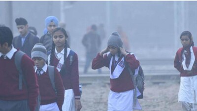 UP Winter Vacation 2025: उत्तर प्रदेश शिक्षा विभाग वर्ष 2026 का नया शैक्षिक कैलेंडर जल्द ही जारी कर सकता है।