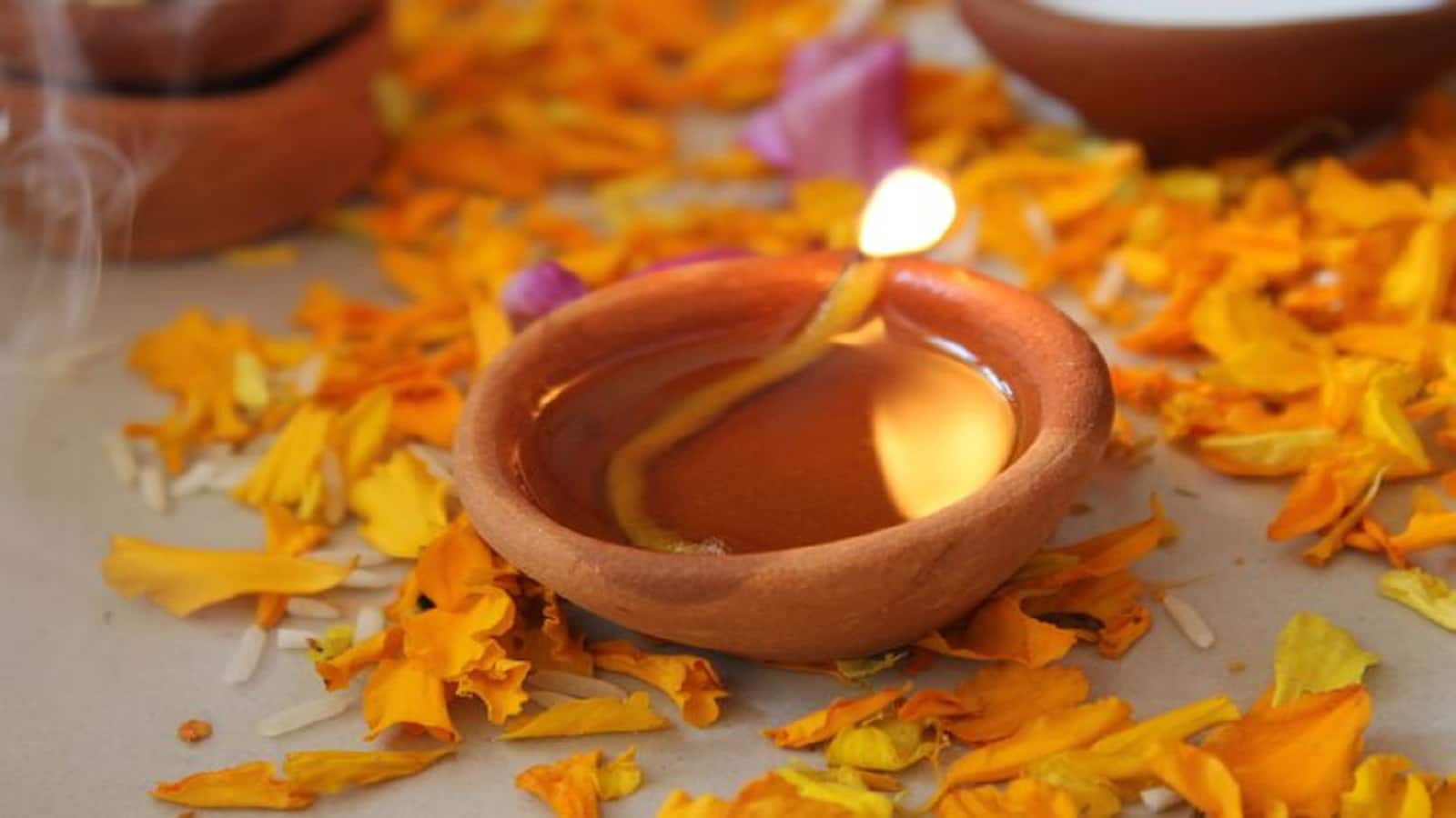 Paush Amavasya 2025 Upay: पौष अमावस्या के दिन पितरों का आशीर्वाद पाने के लिए करें ये उपाय Paush Amavasya 2025 Upay: पौष अमावस्या के दिन पितरों का आशीर्वाद पाने के लिए करें ये उपाय