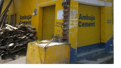 अदाणी के सीमेंट बिजनेस की कुल कपैसिटी 107 मिलियन टन पर एनम (MTPA) है। इसमें अबंजुा की हिस्सेदारी 57.6 MTPA है।