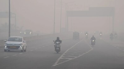दिल्ली में बढ़ते प्रदूषण के कारण अकुम्स के वित्त अध्यक्ष ने दिया इस्तीफा, कंपनी ने जताया खेद