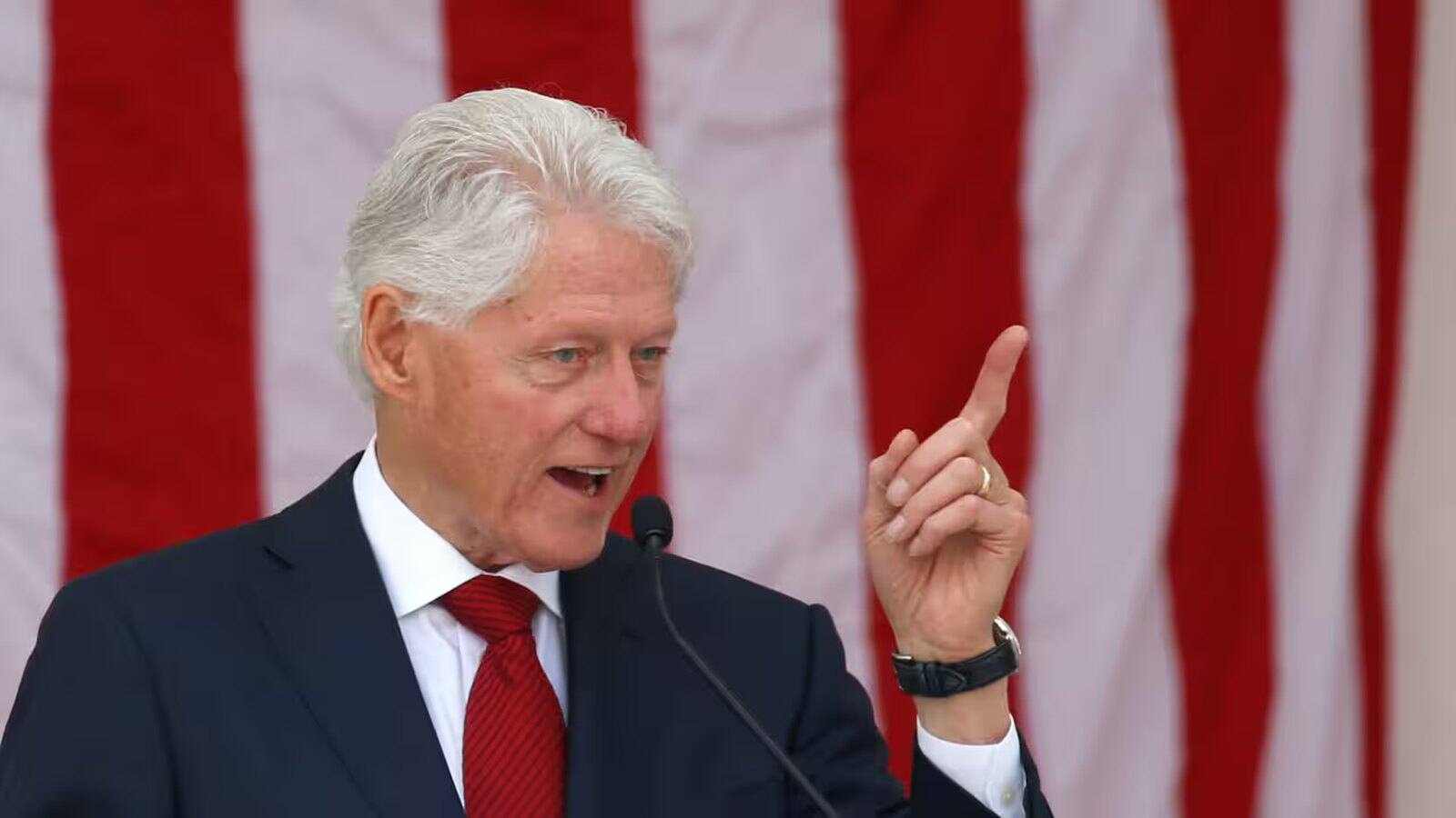 Epstein Files: बिल क्लिंटन का भी उछला नाम, जेफरी एपस्टीन और घिसलेन मैक्सवेल के साथ तस्वीरें आईं सामने Epstein Files: बिल क्लिंटन का भी उछला नाम, जेफरी एपस्टीन और घिसलेन मैक्सवेल के साथ तस्वीरें आईं सामने