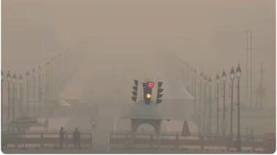 सोमवार को खराब विजिबिलिटी के कारण विभिन्न एयरलाइनों की 228 से अधिक उड़ानें रद्द कर दी गईं 