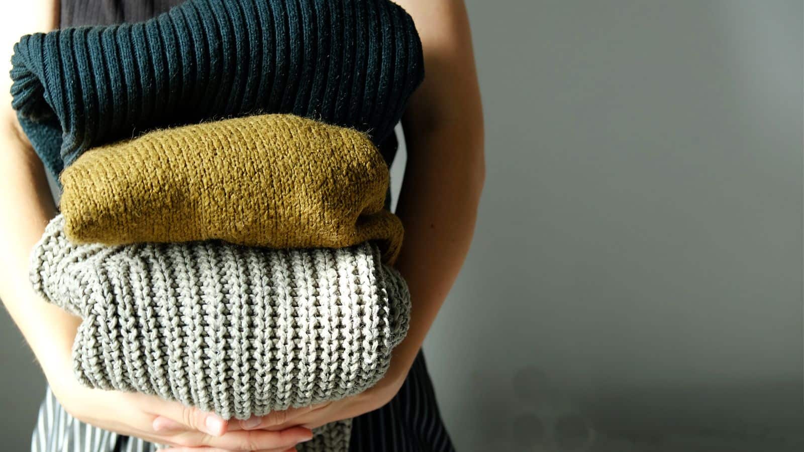 Tips & Tricks: महंगे ऊनी कपड़ों पर रोएं? जानिए आसानी से छुटकारा पाने के तरीके! Tips & Tricks: महंगे ऊनी कपड़ों पर रोएं? जानिए आसानी से छुटकारा पाने के तरीके!