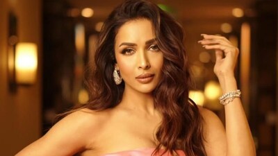 आधी उम्र की लड़की से शादी करना सही, पर छोटे लड़के को डेट करना गलत...