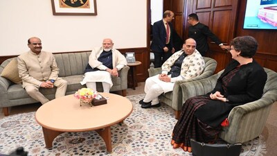 Parliament Winter session 2025: सभी दलों के नेता पीएम मोदी के साथ चाय पर चर्चा करते हुए नजर आए
