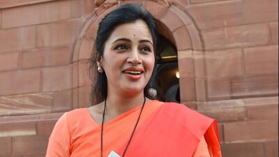 Navneet Rana News: नवनीत राणा ने कहा कि वो बड़ी संख्या में बच्चे पैदा करके हिंदुस्तान को पाकिस्तान में बदलना चाहते हैं