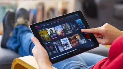 Shows Leaving Netflix Before 2026: नेटफ्लिक्स अपने कंटेंट लाइब्रेरी को री-शेप कर रहा है। कई फिल्मों और शोज के लाइसेंस पीरियड खत्म हो चुके हैं