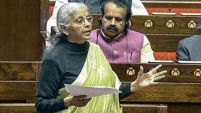 सिक्योरिटीज मार्केट में शेयर मार्केट के अलावा, बॉन्ड, म्यूचुअल फंड, और डेरिवेटिव जैसे कई दूसरे फाइनेंशियल इंस्ट्रूमेंट्स भी आते हैं