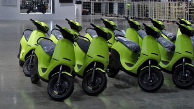 Ola Electric Shares:  साल 2025 में अब तक यह शेयर 60% से भी अधिक टूट चुका है
