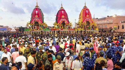 Jagannath Temple: शनिवार सुबह श्री जगन्नाथ मंदिर में दर्शन के लिए श्रद्धालुओं की लंबी कतारें लगीं