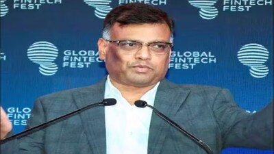 क्रिप्टोकरेंसी पर पूरी तरह से बैन लगाने पर विचार किया जा रहा है, लेकिन अंतिम फैसला सरकार लेगी।