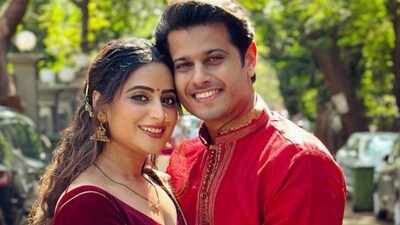 नील भट्ट-ऐश्वर्या शर्मा
'गुम है किसी के प्यार में' फेम नील भट्ट और ऐश्वर्या शर्मा की शादी को महज दो साल ही टिकी। बिग बॉस 17 में प्यार फला-फूला, लेकिन 2025 में तलाक की अर्जी देनी पड़ गई। दोनों ने आपसी सहमति से अलग होने का फैसला लिया।