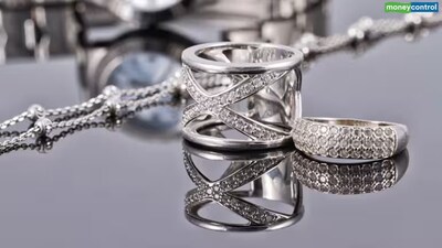 Silver: सिल्वर में 12 दिसंबर को तेजी रही।