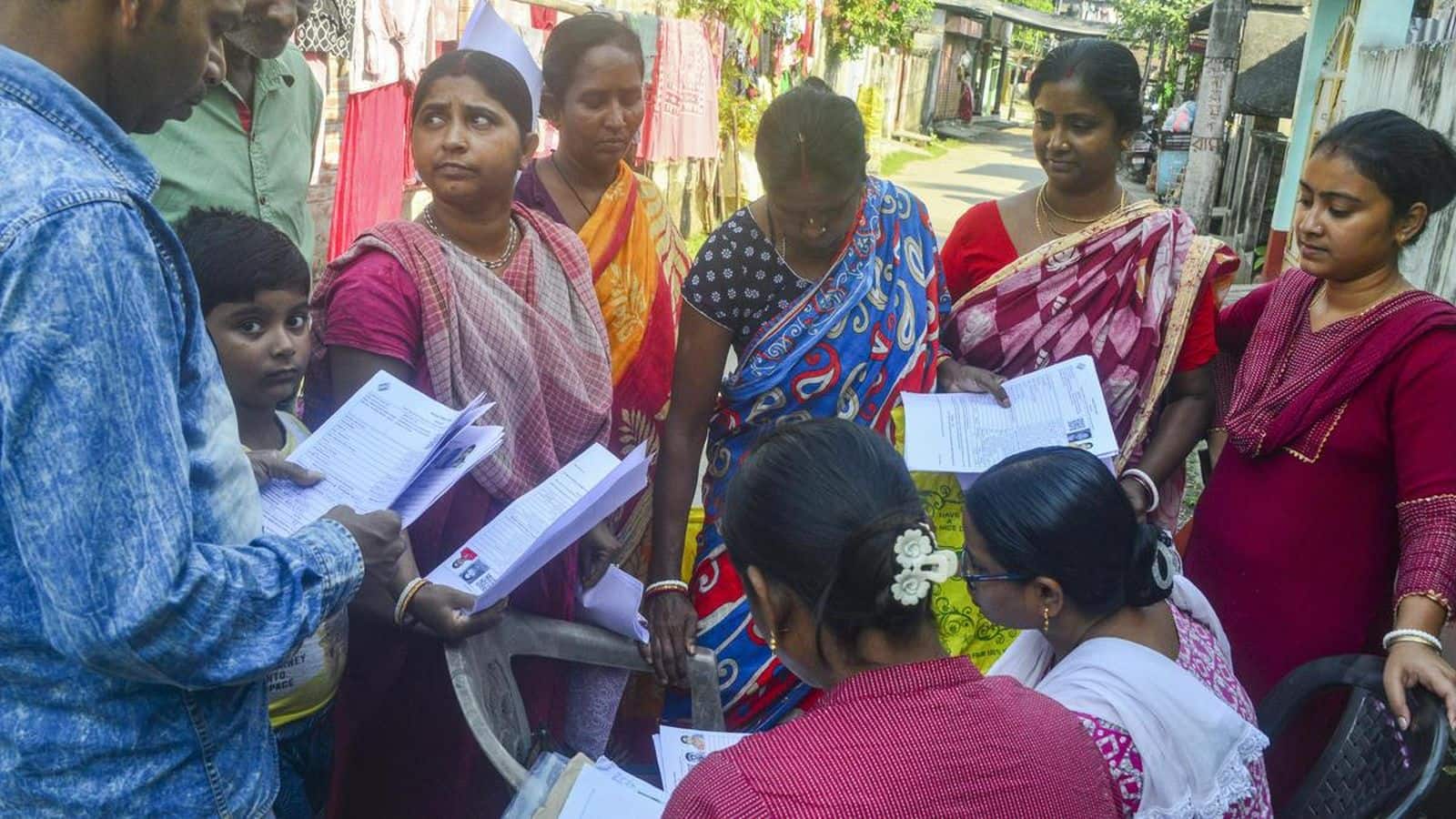 Bengal SIR: क्या बंगाल में 1 करोड़ रोहिंग्या और बांग्लादेशी रहते हैं? ड्राफ्ट वोटर लिस्ट से बड़ा खुलासा Bengal SIR: क्या बंगाल में 1 करोड़ रोहिंग्या और बांग्लादेशी रहते हैं? ड्राफ्ट वोटर लिस्ट से बड़ा खुलासा