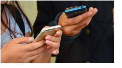 
 राजस्थान के जालौर जिले में पंचायत ने एक ऐसा अजीबोगरीब फरमान सुनाया है