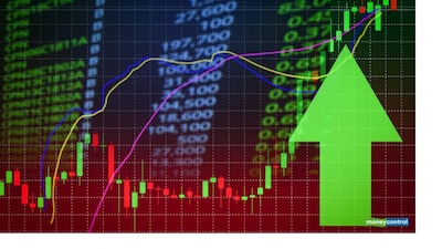 इस साल BSE Midcap Index 0.5 फीसदी चढ़ा है, जबकि BSE SmallCap Index में 9 फीसदी गिरावट आई है। 