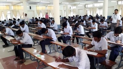 पहले चरण में 24 जनवरी से एक फरवरी के मध्य 29 एवं 30 जनवरी को छोड़कर परीक्षा संपन्न कराई जाएगी।
