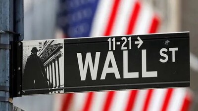 Wall street : निवेशकों को बाजार में "सांता क्लॉज़ रैली" नाम की एक सीज़नल घटना की उम्मीद दिख रही है। बता दें कि सांता क्लॉज़ रैली में S&P 500 अक्सर मौजूदा साल के आखिरी पांच ट्रेडिंग सेशन और नए साल के पहले दो दिनों में तेजी दिखाता है