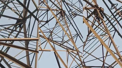 शादी का प्रस्ताव ठुकराए जाने पर युवक 50 फुट ऊंचे टावर पर चढ़ा, पुलिस ने लंबे प्रयासों के बाद बचाया