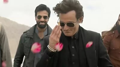Akshaye Khanna: पिछले कुछ सालों में रेस फ्रैंचाइजी की कास्ट को लेकर काफी हलचल रही है। 
