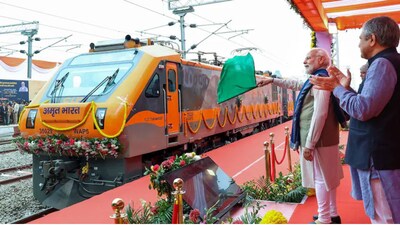 Amrit Bharat Express: रेलवे ने बताया कि स्लीपर क्लास में न्यूनतम यात्रा दूरी 200 किलोमीटर होगी