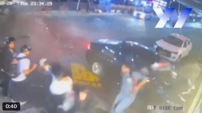 यह हादसा रात करीब 11:30 बजे हुआ, जब सड़क पर काफी भीड़ थी