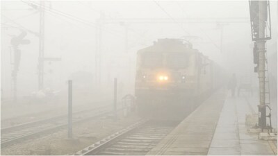 चंडीगढ़ में घने कोहरे से रेल यातायात बाधित, 2 वंदे भारत और शताब्दी सहित 10 ट्रेनें लेट
