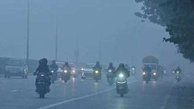 घने कोहरे और शीत लहर से कांपी दिल्ली, न्यूनतम तापमान 4.3°C पहुंचा