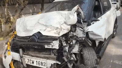 तेज रफ्तार कार की टक्कर में टैक्सी चालक और यात्री की मौत, एक घायल