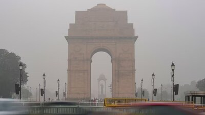 Delhi Air Quality: दिल्ली में AQI फिलहाल 'बहुत खराब' कैटेगरी में है
