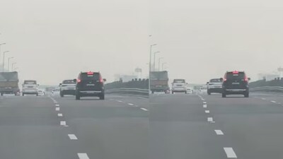 SUV Viral Video: वायरल वीडियो में लापरवाह ड्राइवर व्यस्त नेशनल हाईवे पर खतरनाक तरीके से SUV चला रहा है (X@kapsology)
