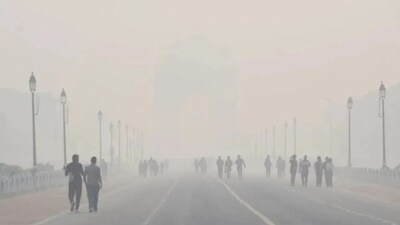 कोहरा और प्रदूषण का डबल अटैक, दिल्ली में AQI पहुंचा 286, एयरपोर्ट ने जारी की एडवाइजरी