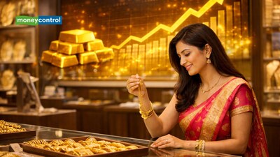 बुधवार को स्पॉट गोल्ड $4,887.82 प्रति औंस के रिकॉर्ड स्तर पर पहुंच गया था।