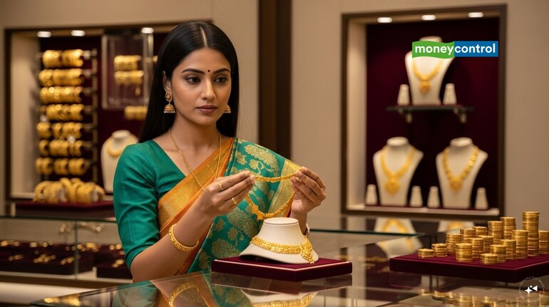 Gold Prices: 2025 में 65% चढ़ा सोना, 2026 में भी क्यों है तेजी की उम्मीद? फंड मैनेजर्स ने बताई वजह - gold prices 2026 outlook why fund managers expect further gains after