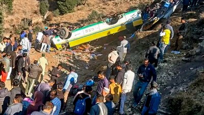 सिरमौर में 500 फीट गहरी खाई में गिरी बस, 14 की मौत, 30 से अधिक घायल, पीएम मोदी ने जताया शोक