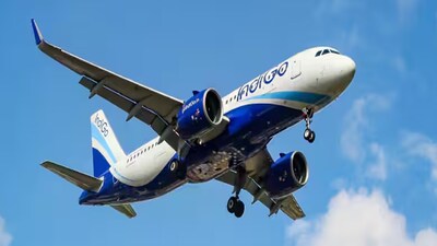 एविएशन रेगुलेटर DGCA ने IndiGo की पैरेंट कंपनी इंटरग्लोब एविएशन पर ₹22 करोड़ का जुर्माना लगाया है और साथ ही इंडिगो को अपने सिस्टम में लॉन्ग टर्म सुधारों को सुनिश्चित करने के लिए ₹50 करोड़ की बैंक गारंटी भी जमा करने का निर्देश दिया है। 