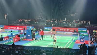 India Open के मैच के बीच कोर्ट पर चिड़िया की बीट गिर गई। इसके कारण खेल रोकना पड़ा (फोटो- इंडियन एक्सप्रेस)