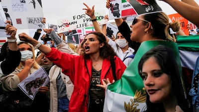 Iran Protests: तेहरान स्थित भारतीय दूतावास ने भारतीयों को ईरान तुरंत छोड़ने को कहा है
