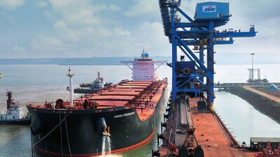JSW Infra ने पूरे साल के वॉल्यूम ग्रोथ के गाइडेंस को घटा दिया है। कंपनी का मानना है कि वित्त वर्ष 2026 में इसकी वॉल्यूम ग्रोथ 5-6% रह सकती है।