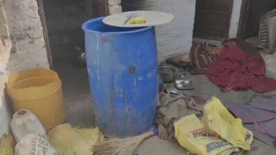झांसी में मेरठ जैसा 'ब्लू ड्रम' हत्याकांड, रिटायर्ड रेलवे कर्मचारी ने की प्रेमिका की हत्या, फिर शव को ट्रंक में डालकर छुपाया