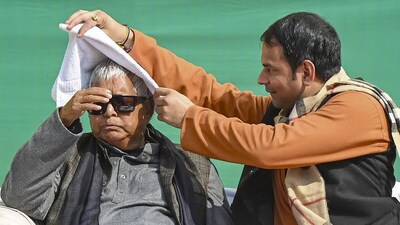Tej Pratap Yadav: कुछ महीने पहले ही लालू प्रसाद यादव ने तेज प्रताप को RJD से निष्कासित कर दिया था

