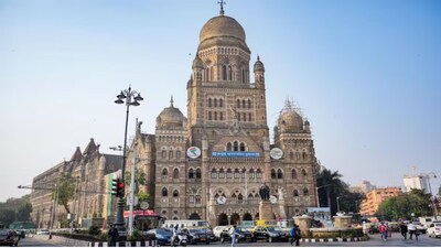 227 सदस्यीय सदन में बहुमत का आंकड़ा 114 है। महायुति गठबंधन ने इस जादुई आंकड़े को पार कर लिया है
