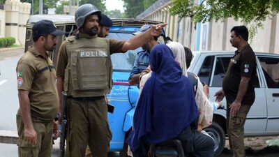 US ने अपने नागिरकों से कहा- पाकिस्तान जाने से पहले दोबारा सोच लें 
