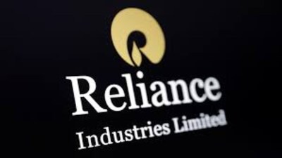 Reliance Industries का शेयर निफ्टी और सेंसेक्स दोनों में भारी वेटेज रखता है। 
