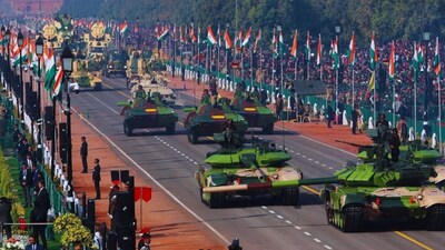 Delhi Republic Day Parade News: भीड़ को देखते हुए इस बार 22 पार्किंग जोन बनाए गए हैं, जिनमें करीब 8000 वाहनों की व्यवस्था है।