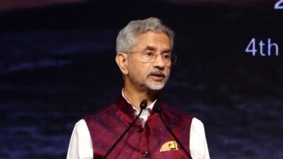 विदेश मंत्री जयशंकर ने स्पष्ट शब्दों में कहा कि भारत को विभिन्न मोर्चों पर निशाना बनाना अनुचित और अन्यायपूर्ण है