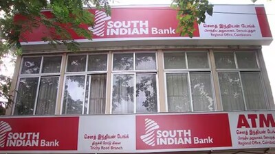 South Indian Bank Q3 Result: दिसंबर 2025 तिमाही में साउथ इंडियन बैंक का शुद्ध मुनाफा सालाना आधार पर 9.49% की रफ्तार से बढ़कर ₹374.32 करोड़ पर पहुंच गया।