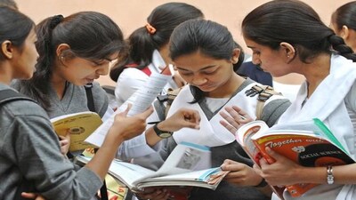 बोर्ड ने इन परीक्षाओं को मुख्य बोर्ड परीक्षा की तर्ज पर कराने का फैसला किया है।