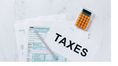 Income Tax Refund Delay: वित्त वर्ष 2024–25 असेसमेंट ईयर 2025–26 के लिए इनकम टैक्स रिटर्न (ITR) दाखिल करने वाले कई टैक्सपेयर्स इन दिनों इनकम टैक्स रिफंड में देरी को लेकर परेशान हैं। 