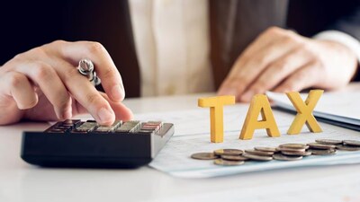 Budget 2026: इस समय देश में 50 लाख रुपये से अधिक आय वाले व्यक्तियों पर इनकम टैक्स सरचार्ज लागू है। 